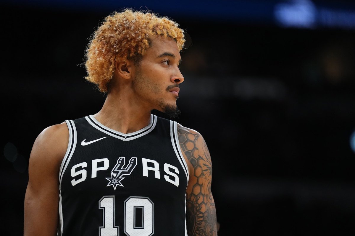 NYKファンの皆様へ。
ソーハンは全てのポジションをDFできる類い稀なきディフェンダーです。
オフボールからの合わせも上手くてめっちゃ跳びます。
OFは見た目に似合わず消極的でよく迷子になるので、役割を絞った方が活きます。
NYのブルーカラーに最適な選手なのでよろしくお願いします🙇
…寂しい😭