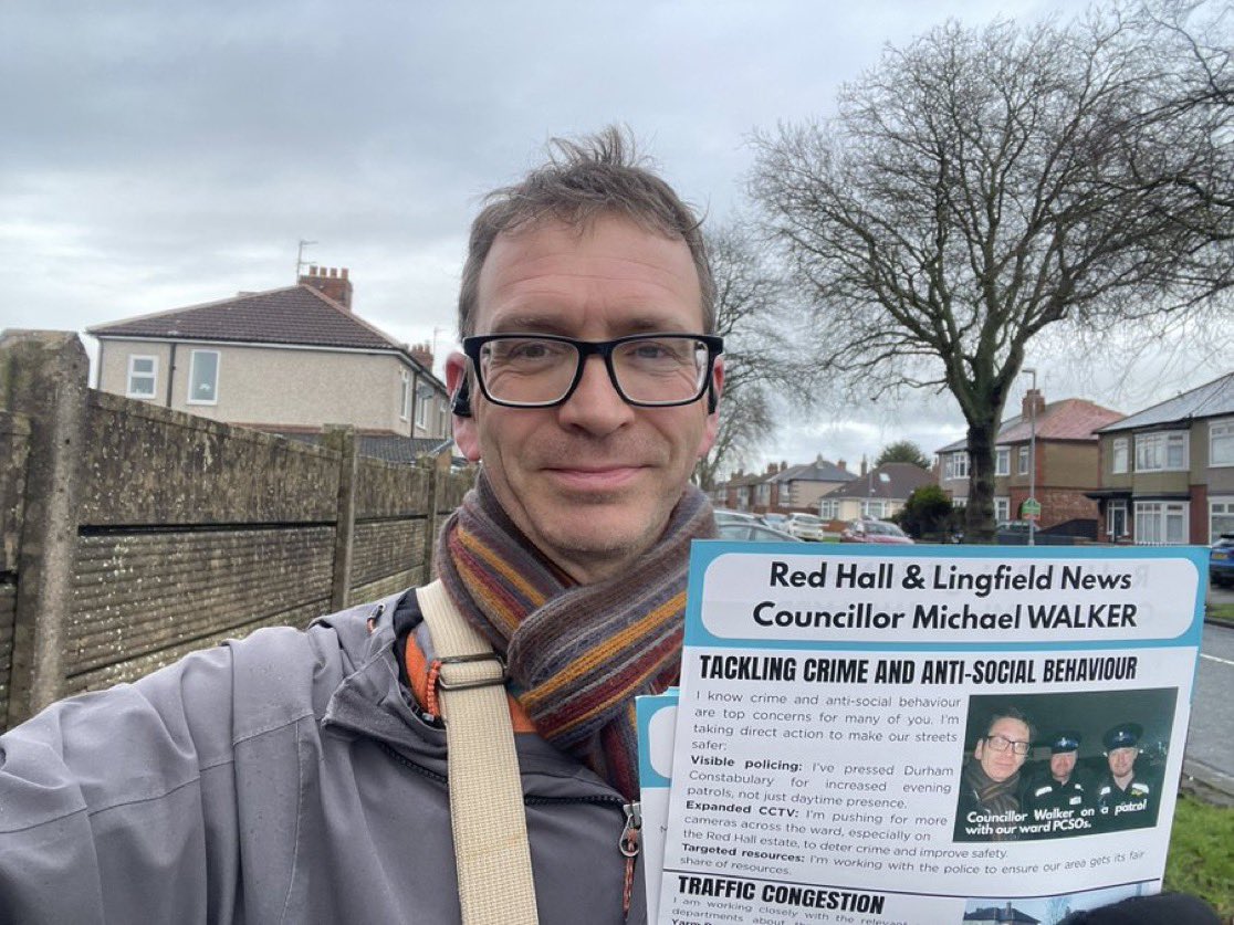 ReformDaily_'s tweet photo. ❄️☔ When the snow stopped, Cllr Michael Walker got straight back out delivering his latest ward update

Whatever the weather, the work carries on - keeping residents informed &amp; represented

#ReformUK #WardUpdate [@ReformDarlo] https://t.co/dJOdcxfCJa