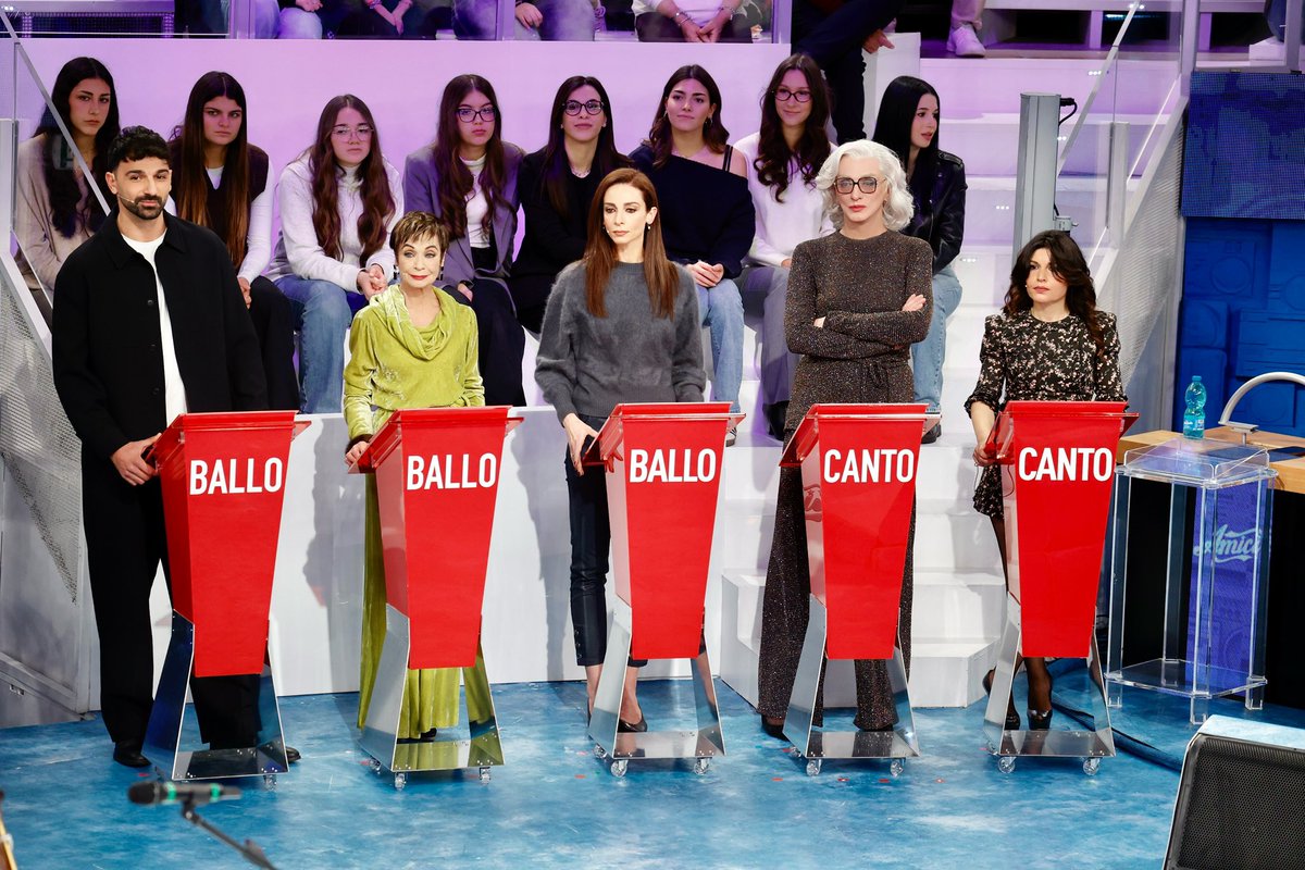 amicii_news's tweet image. A giudicare la GARA CANTO e la GARA BALLO nel pomeridiano in onda domani, alle ore 14 su #Canale5, saranno rispettivamente Giusy Ferreri e Drusilla Foer per il canto e Raimondo Todaro con Oriella Dorella e Anbeta per il ballo ⭐️
#Amici25