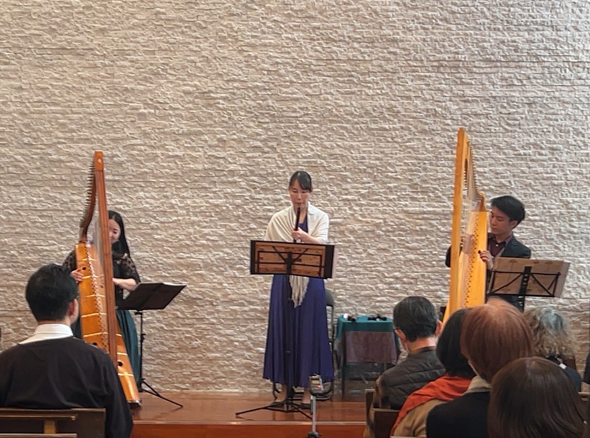 HashimotonoHide's tweet photo. 中島さん（Trv･Rec）with 矢野さん･曽根田さんの Ｗ Harpを聴かせて頂きました
Recの伴奏にHarp2台じゃなく この編成でのEns.です
Mille regretzは
Josquin版が2Harpで
Danserye版を3人で
特徴ある演奏で楽しませて頂き癒されました
ありがとうございました
(o_ _)ｏ)) https://t.co/AhP01Vgtrk