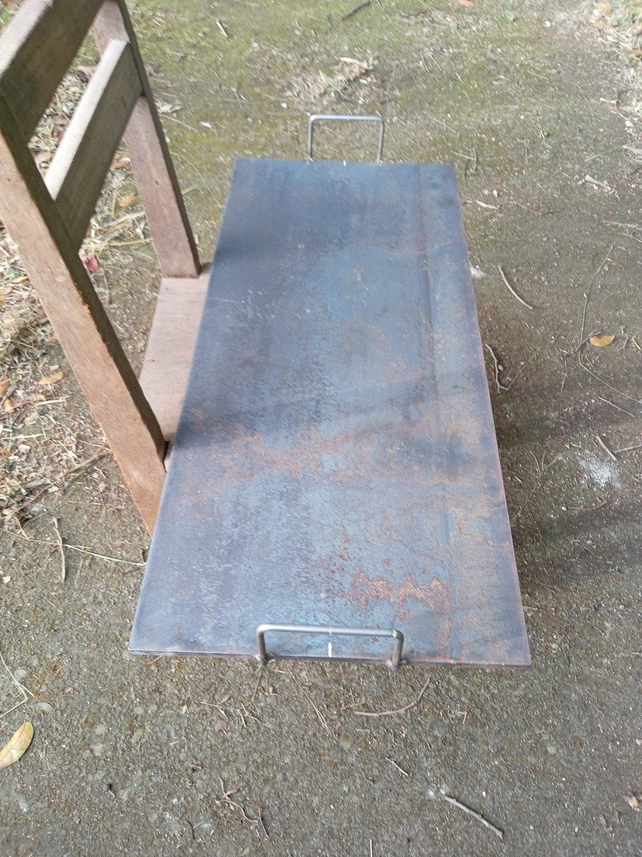 Doy gracias a Dios por su misericordia. Doy gracias porque nos trabajo a mi y a quienes me están colaborando. Hoy se llevan para el restaurante de comida típica en Guana, la mamá de las plantillas de hierro para fogón y plantilla para paila chicharonera.