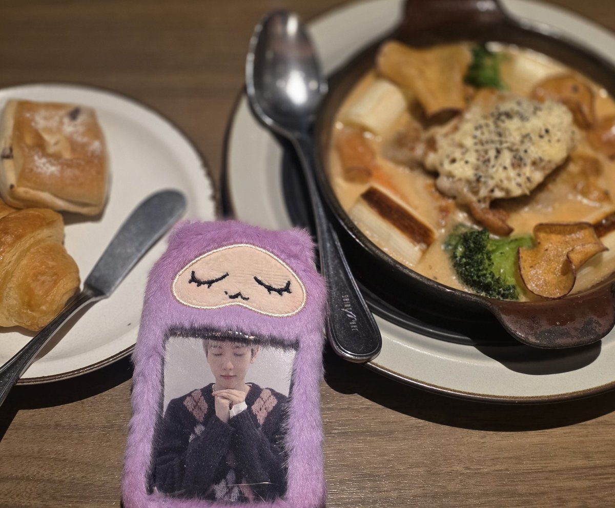 ☺︎𝙷𝙰𝙿𝙿𝚈 𝚅𝙰𝙻𝙴𝙽𝚃𝙸𝙽𝙴’𝚂 𝙳𝙰𝚈☺︎
久しぶりのお出かけ！！
いっぱいお話して楽しかったしほっこりした(◍︎´꒳`◍︎)
ベクちゃんも素敵な1日を過ごせてたらいいな♡

#백현아오늘은
#BAEKHYUN 
<a href="/B_hundred_Hyun/">Baekhyun_EXO</a>