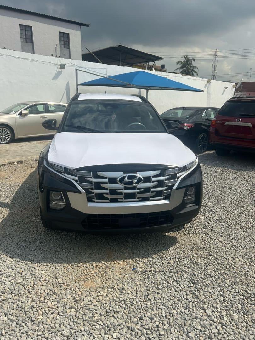 HarriFerrari_'s tweet photo. 2022 
Hyundai Santa Cruz SEL 
₦51,000,000

📍 Lagos. 
@Swaech_Autos 

Happy Valentine’s Day https://t.co/Q6Z4rzIu1g