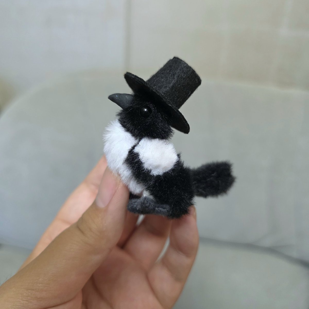 앗 당신은 늠름한 신사 아기까치를 발견했습니다🖤
당신은 까치까치 설연휴에 까치를 발견했기 때문에 새해 복을 +2000배로 받게됩니다

새해 복 많이 받으세요