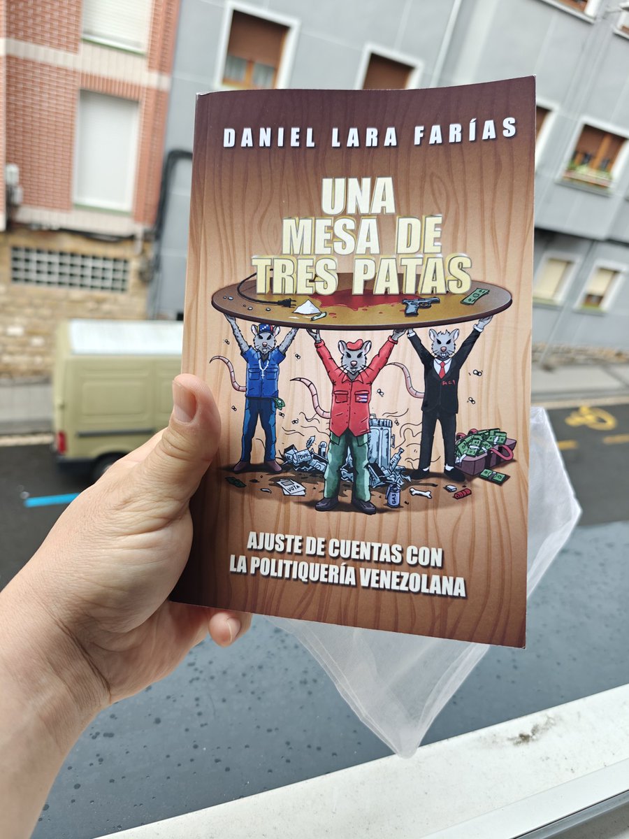 vampxander's tweet photo. Cuando te quieren, te hacen regalos que mereces, (libro de @DLaraF)
 #FelizSanValentin #AmorEs https://t.co/kMNrod3BKo