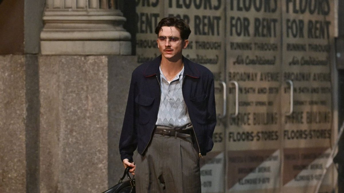 MARTY SUPREME es la enésima víctima de la hipérbole continúa que cree ver una nueva pieza fundamental en la Historia del Cine cada aproximadamente diez días. Es una película con méritos, que entretiene pese a su metraje exagerado, lo que ya, sin duda es algo. Pero...