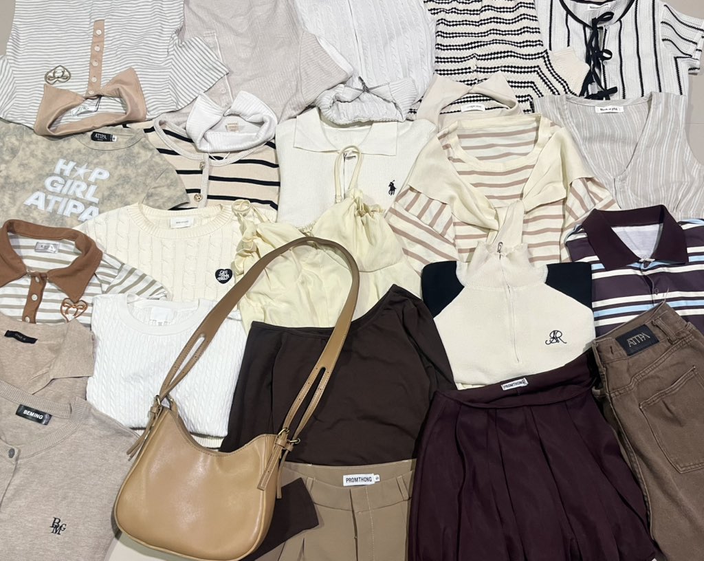 🌸 ส่งต่อเสื้อผ้า มีมากกว่าในรูป  🌸
 
🎀 รี+ฟอล ซื้อ 3 ตัว ค่าส่ง 30.- / 5 ตัวส่งฟรี 
ปักไว้ได้เลย ลงพรุ่งนี้เค้ามากดใจเรียกกกก

#ส่งต่อเสื้อผ้า #ส่งต่อเสื้อผ้ามือสอง #เสื้อผ้ามือ2  #ส่งต่อ #เสื้อผ้ามือสอง #โล๊ะตู้เสื้อผ้า
#mitrส่งต่อ #cintage #ส่งต่อstylist
#bemingbkk