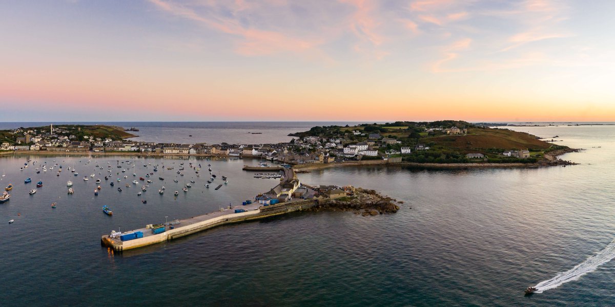 IOSTravel's tweet image. Spread the love this Valentine’s!

Tag someone you’d love to explore the Isles of Scilly with.

Whether it’s walking along hidden coves, sipping coffee with a view, or spotting wildlife together, Scilly is better together.

Who would you bring?

#IslesOfScilly #ValentinesDay