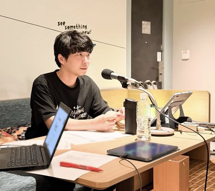 ㅎㅎㅎㅎㅎ 머리 귀엽다… 희극 때 머리랑 비슷한듯?