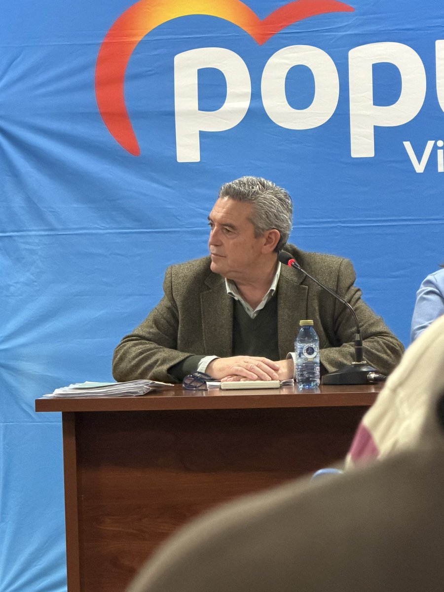 El PP de Castilla-La Mancha da la cara por el campo. En Villarrubia de los Ojos presentamos soluciones al agua, la plaga de conejos, la PAC y Mercosur junto a agricultores, Ana Cantanero, la alcaldesa Encarnación Medina y Santiago Lucas Torres