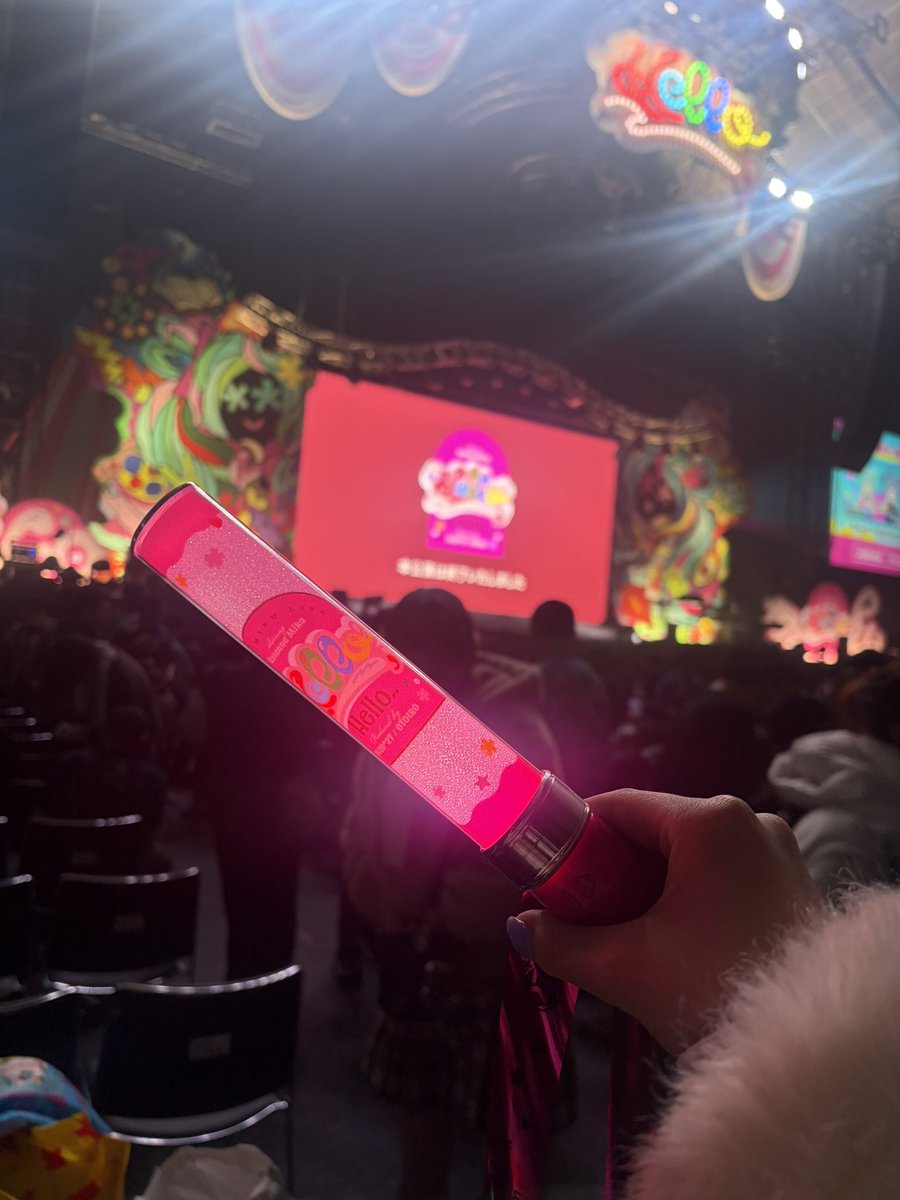 prsk_ykn's tweet photo. 1日中DECO*27浴びれて最高でした😭😭😭
大好きです本当にありがとう😭😭😭 https://t.co/ghhpunAGfm