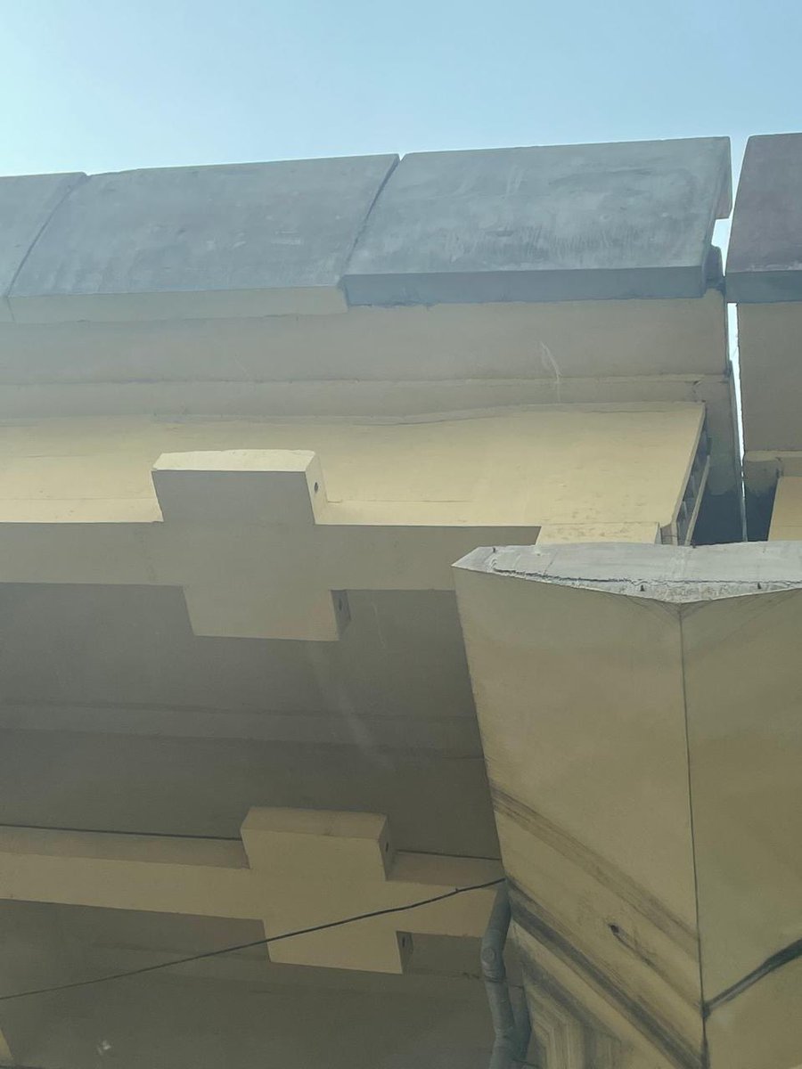 imeinfinity's tweet photo. This looks loose (right outside Mahindra Splendour, LBS Marg). There are many such loose one on Metro 4 on LBS Marg, Bhandup. Please check and rectify asap (especially after today’s fatal accident where people died)
@MMRDAOfficial @mybmc @MumbaiPolice #Metro4 #Mumbai #MumbaiMetro https://t.co/h5N4mNDnuN