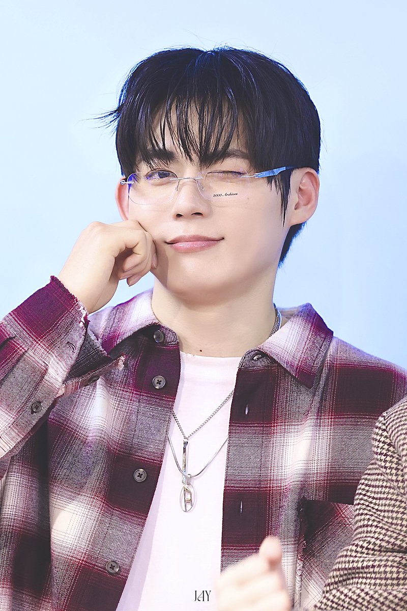 🧡
260214 일본

#BXB  #비엑스비 #Jihun #지훈
<a href="/bxb_twt/">BXB</a> <a href="/BXB_wolfburn/">BXB Official</a>