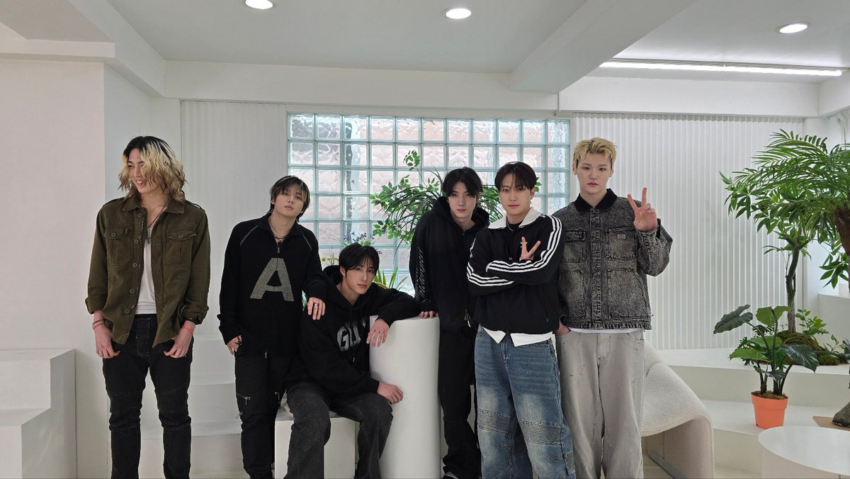 JUSTB Official tweet media