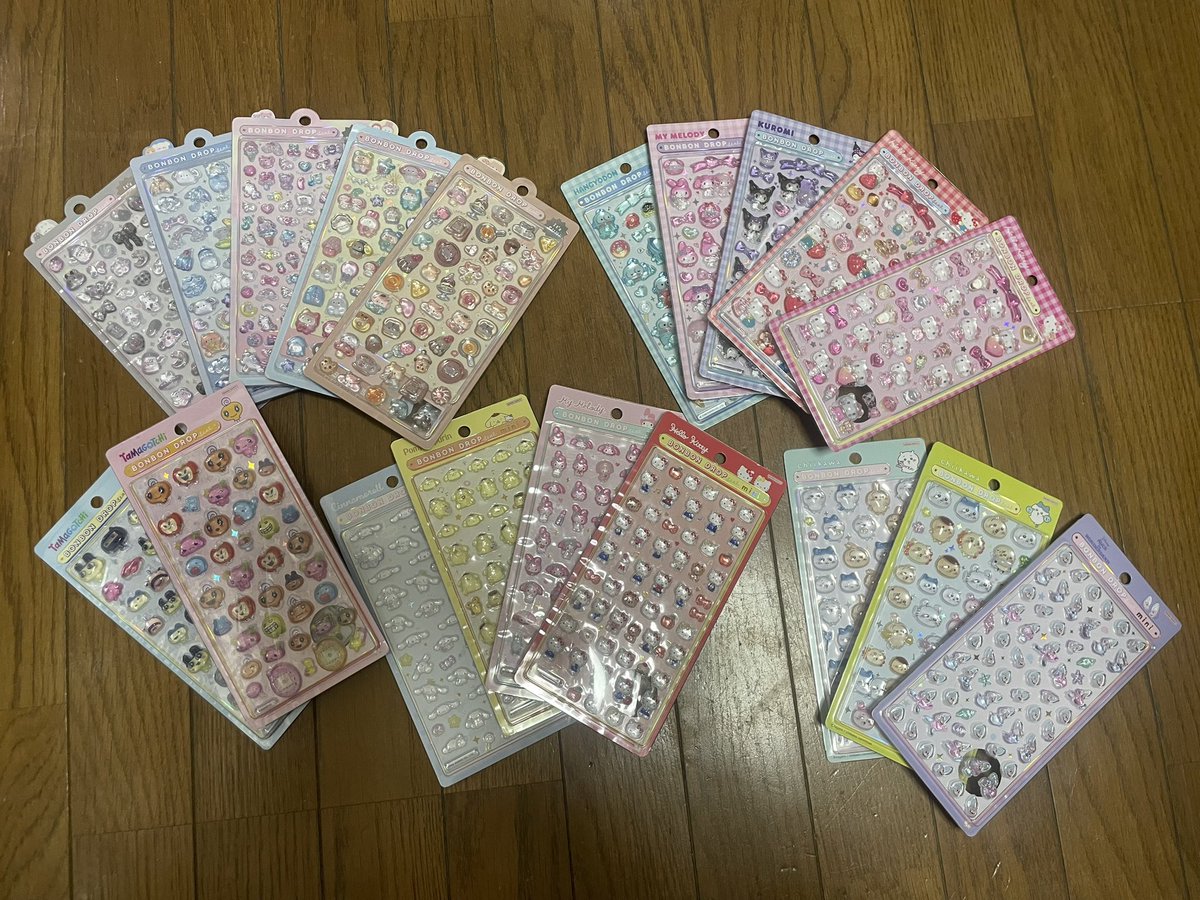 今日は池袋に参戦して、パパの仕事を果たしました!! 
 
私は抽選外れたけど娘は当たって良かったε-(´∀｀;)ﾎｯ

子供より私の方がシル活してる気がしますꉂ🤣w𐤔

最近開けずに保管するのがいいみたいです😅

シールの人気恐るべし…
ディズニーシリーズ中々手に入らない

 #ボンボンドロップシール