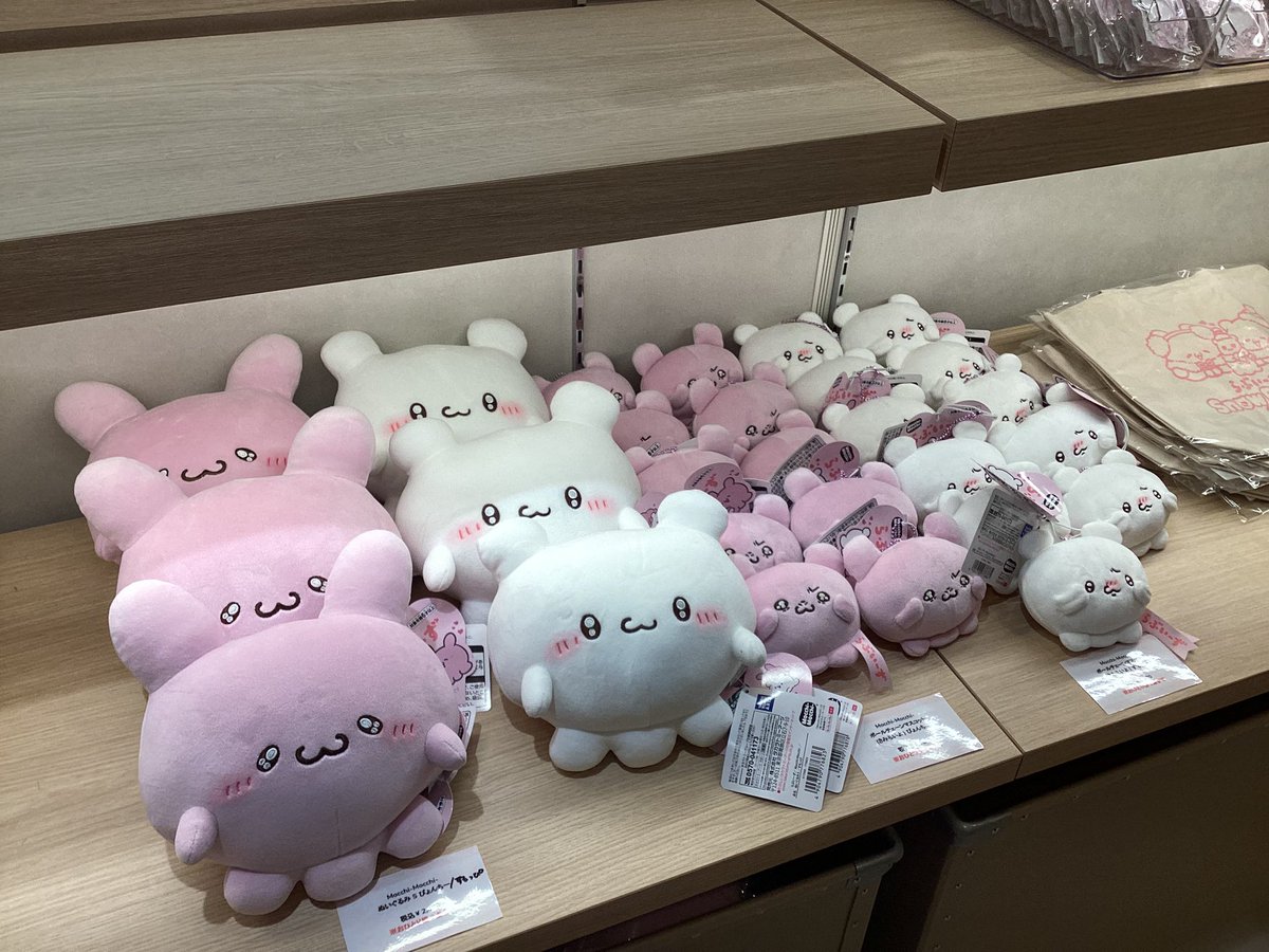 2/15（日）

オープン時のグッズ販売状況のご案内です！

カフェの詳細・ご予約はこちら！
loveez-cafe.theme-cafe.jp