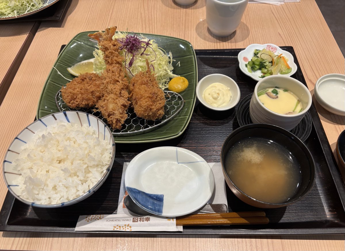 今夜の夕飯😊❣️

#トンカツ
#エビフライ🦐
#クリームコロッケ
#茶碗蒸し
#とんかつ和幸