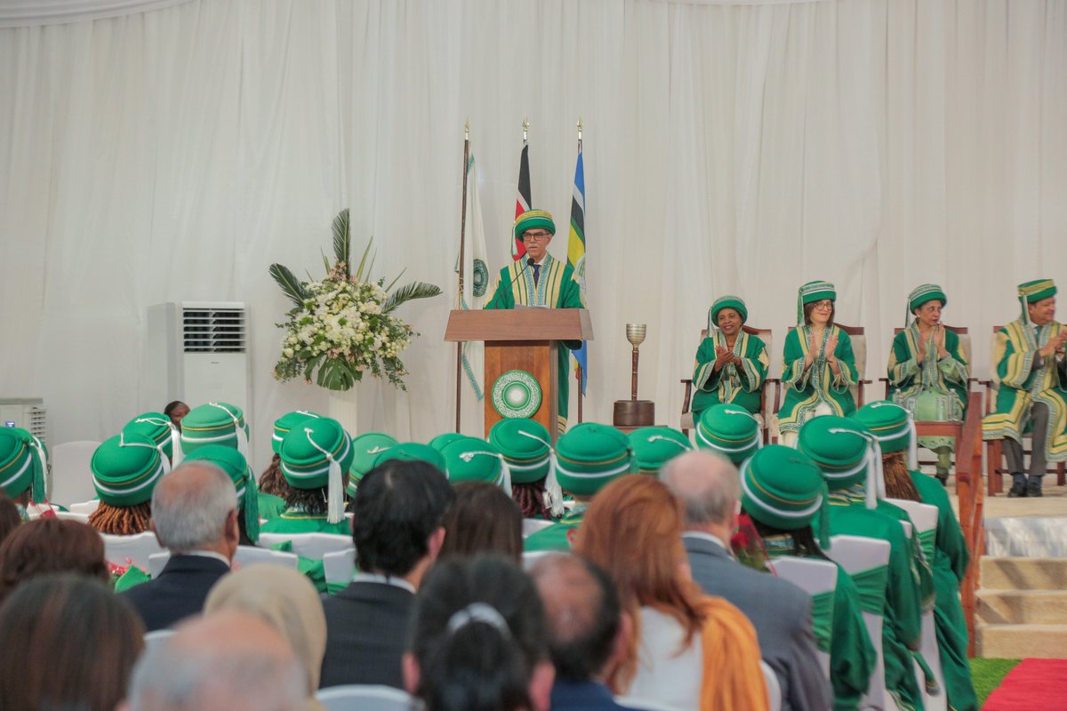 AKUGlobal's tweet photo. Presided over by AKU Pro-Chancellor, Princess Zahra Aga Khan, the #AKUConvocation ceremony in Kenya saw 134 graduates receive degrees in medicine, nursing, midwifery, journalism, and media leadership. These professionals join a global alumni network of over 22,000 leaders across 59 countries