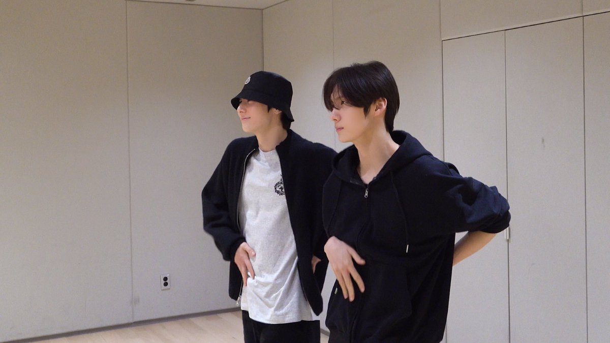 매끈매끈황

▶️ youtu.be/mkqjKqMyh8I

#황민현 #HWANGMINHYUN