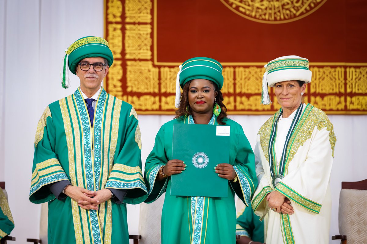 AKUGlobal's tweet photo. Presided over by AKU Pro-Chancellor, Princess Zahra Aga Khan, the #AKUConvocation ceremony in Kenya saw 134 graduates receive degrees in medicine, nursing, midwifery, journalism, and media leadership. These professionals join a global alumni network of over 22,000 leaders across 59 countries