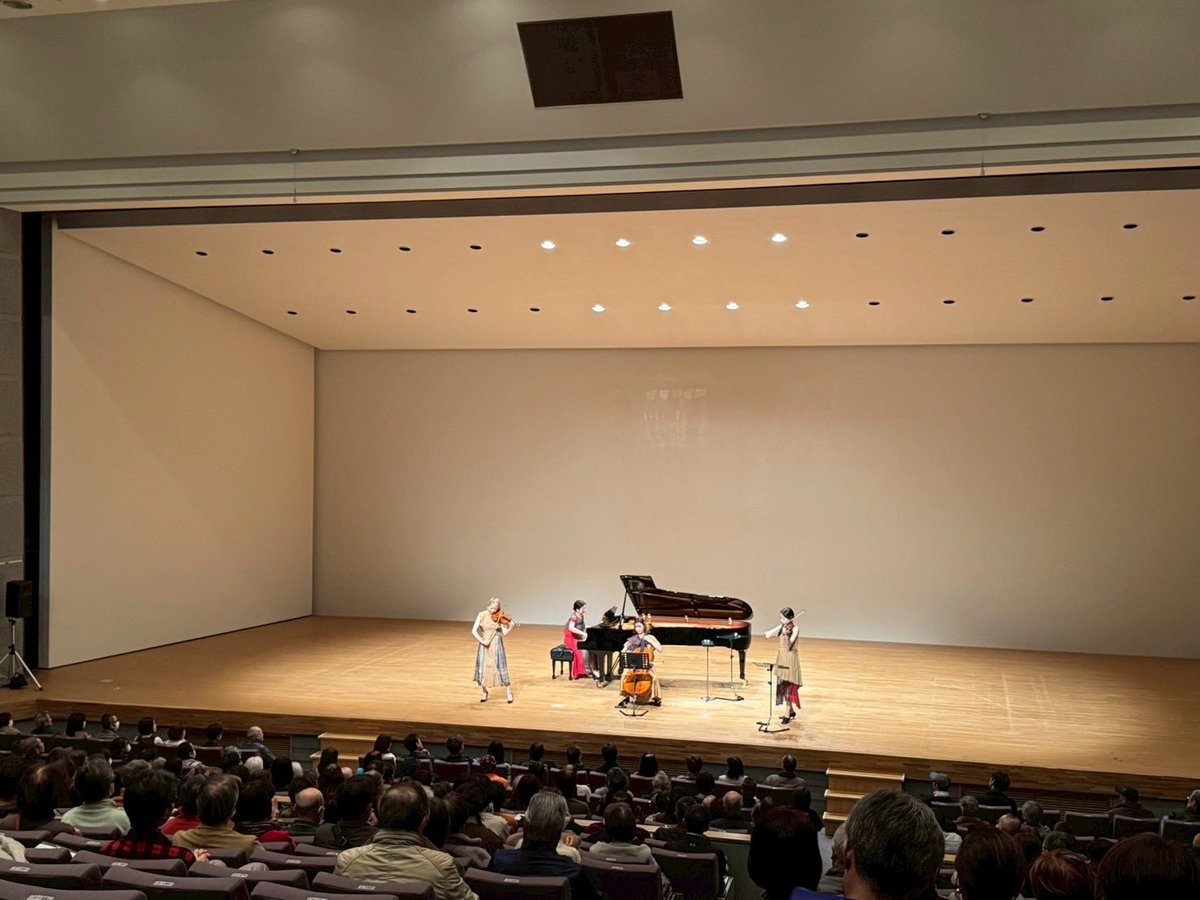 「ビートルズクラシックス」@太田市藪塚本町文化ホールご来場くださりありがとうございました！初めての試みにもチャレンジしましたがお客様が応えてくださったおかげで新たな1ページを刻めた気がします。
また来てね！ってサイン会で伝えて下さるお客様も多くて嬉しかったな。また来られますように♡