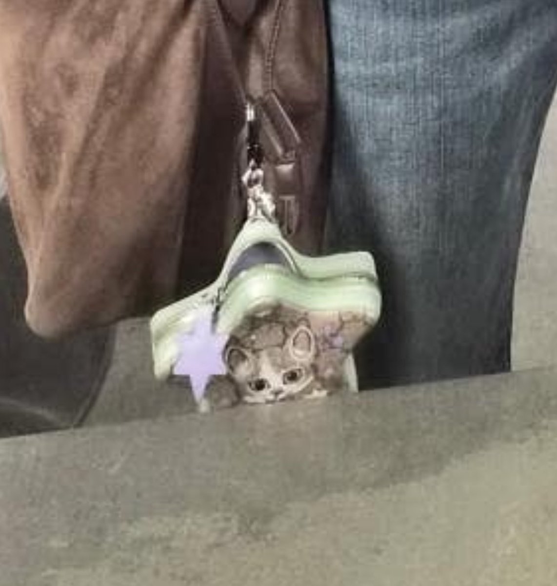 googiejar's tweet image. the face                                 the coin purse