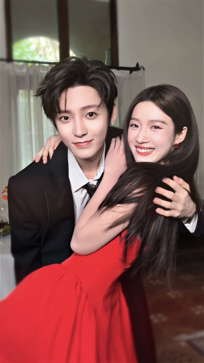 itiswhaitis_'s tweet image. It's love day ♥️

#LoveInTheClouds #HouMinghao #LuYuxiao