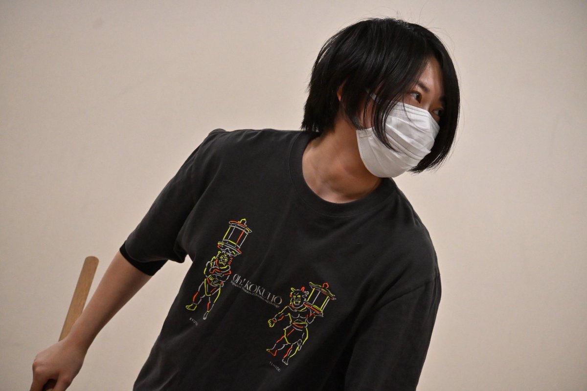 出演者紹介①
#太刀華祭 日向見流1人目の出演者は海月!!

📷剣を振るう姿は海のように広く、逞しく、美しく!!

水流さんの注目ポイントは…「流暢な殺陣から繰り出されるイケメンファンサ」

🎫 teket.jp/5063/61522