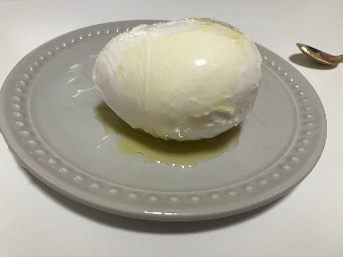 一度でいいからモッツァレラチーズ丸ごと食べてみたかったんだよね...