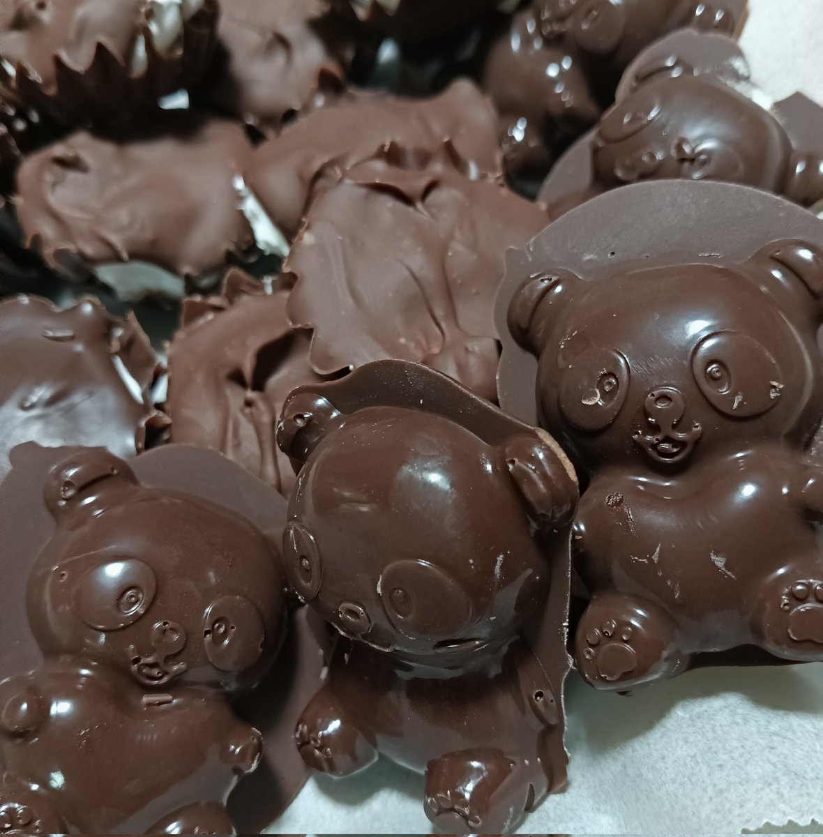 midx64's tweet photo. 雑なマシュマロチョコ😆
硬いんだけど…
まぁ家で食べるから良き
#バレンタインデー 
#HappyValentine https://t.co/nuYoUx7l0y
