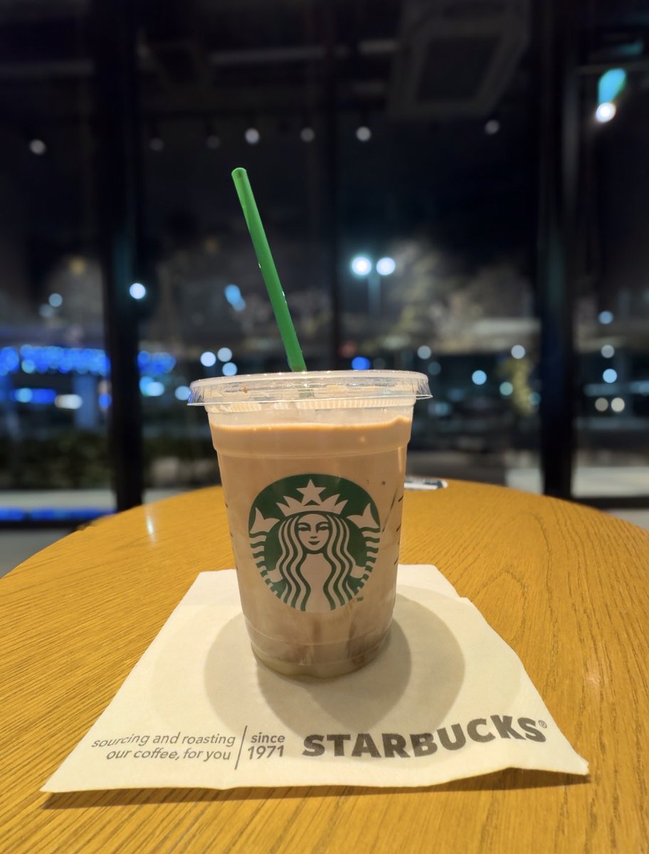 GiGi_PHENEX_'s tweet photo. スイートミルクチョコレート🍫が思ったよりチョコレートだった

よくスイートミルクコーヒー☕️は飲むので気になって選んでみました
#スタバ #スターバックスコーヒー https://t.co/xDVAwAAj0t