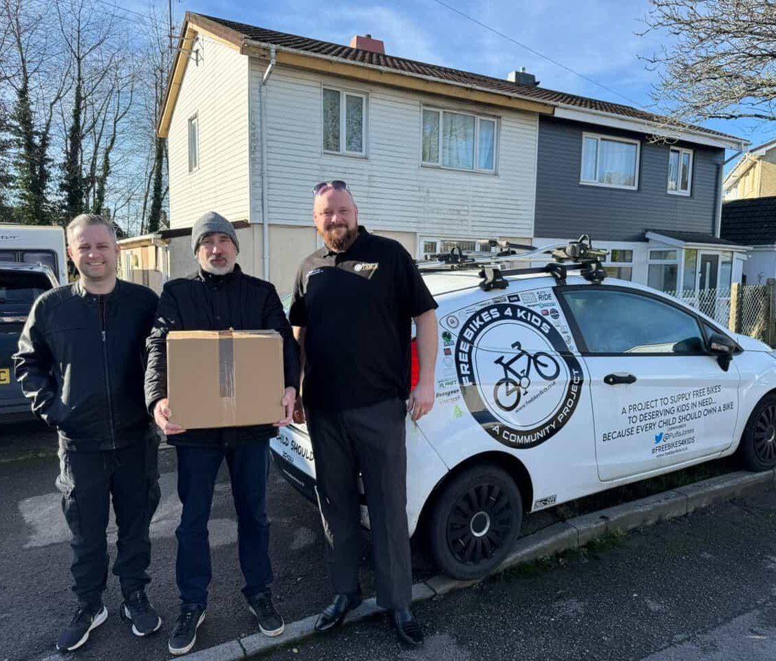 PuffaJones tweet media