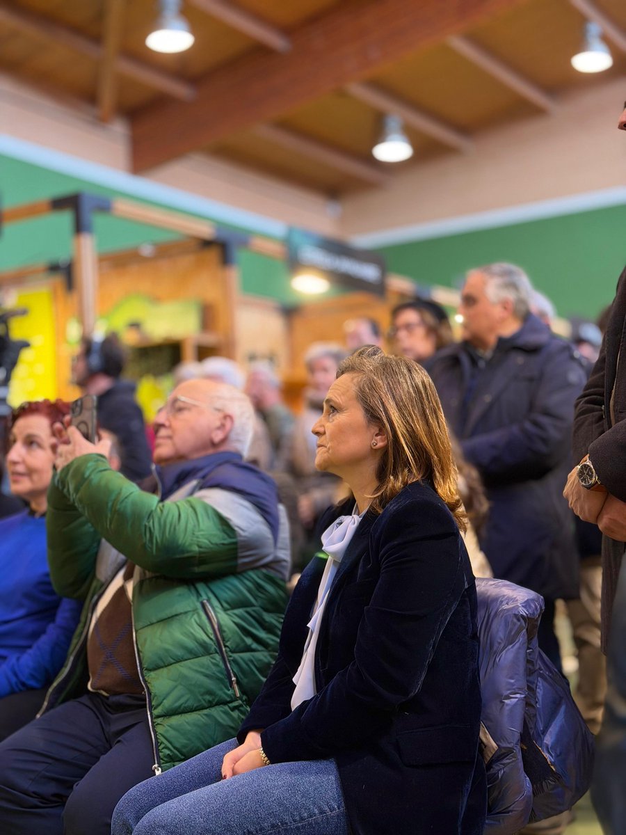 Inaugurada la XXIII edición de la trufa negra soriana en Abejar. Yodo un fin de semana para descubrir un gran producto endógeno de la provincia de Soria.
El presidente <a href="/Benitoserrano/">Benito Serrano mata</a> y la alcaldesa Carolina Romero han animado a acudir a esta gran cita cultural y gastronómica.