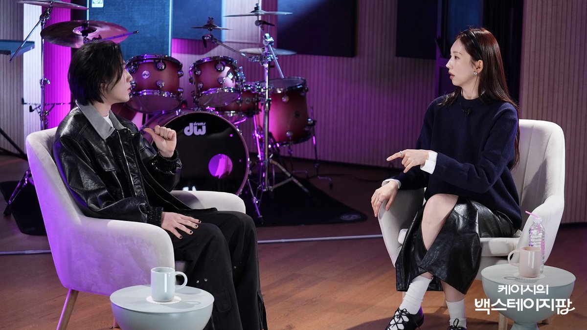 studio_donuts_'s tweet image. INFP랑 INFJ랑 내향인들의 어색한 오프닝 만남, 녹화 한 시간 만에 극복했어요👀

레전드 팝 라이브 토크쇼🎙️
[케이시의 백스테이지팝]
목요일 오후 6시 | 유튜브 스튜디오:D

#방예담 #BANGYEDAM @_YEDAM_OFFICIAL 
#케이시 #Kassy
#케이시의백스테이지팝 #BackstagePop