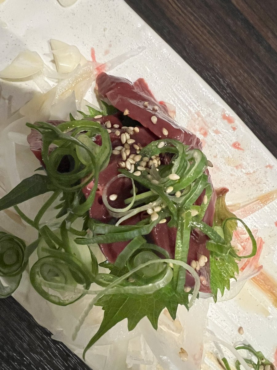 居酒屋きたら
いとこにあって奢ってーーーー
言うたら
30000もらえまして😍😍
食いかけだけど
馬のハツ刺しは美味しいです