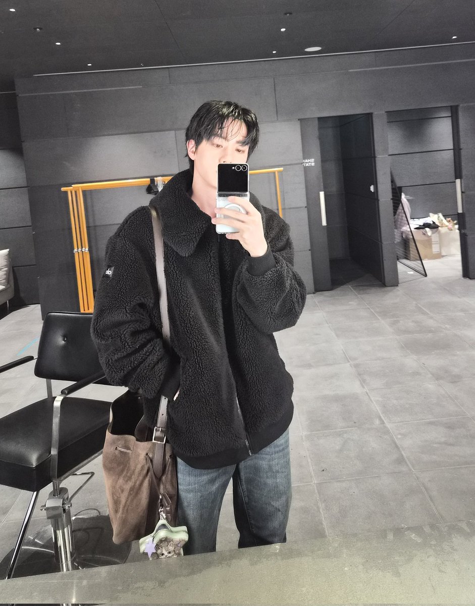 He looks so fucking good after being done with work meanwhile i look like i went through war