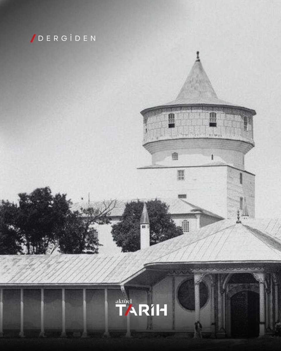 aktueltarih_'s tweet photo. 📸 Osmanlı, Edirne Sarayı’nı niçin yıktırdı?

Edirne Sarayı, 1877–1878 yılları arasında Rus ordusunun İstanbul yakınlarındaki Yeşilköy/Ayastefanos’a kadar ilerlemesiyle sonuçlanan Osmanlı-Rus Savaşı sırasında cephanelik olarak kullanılmıştı. Ancak Rus ordusunun Edirne’ye yaklaştığı günlerde, sarayın düşman kontrolüne geçmesinden endişe eden Osmanlı idarecileri, Edirne Sarayı’nı top atışlarıyla yıktırdı…

📚 M. Çağhan Keskin’in Edirne ve Bursa saraylarını konu alan yazısı, Aktüel Tarih’in “Osmanlı Mimarisi” başlıklı 16. sayısında…
