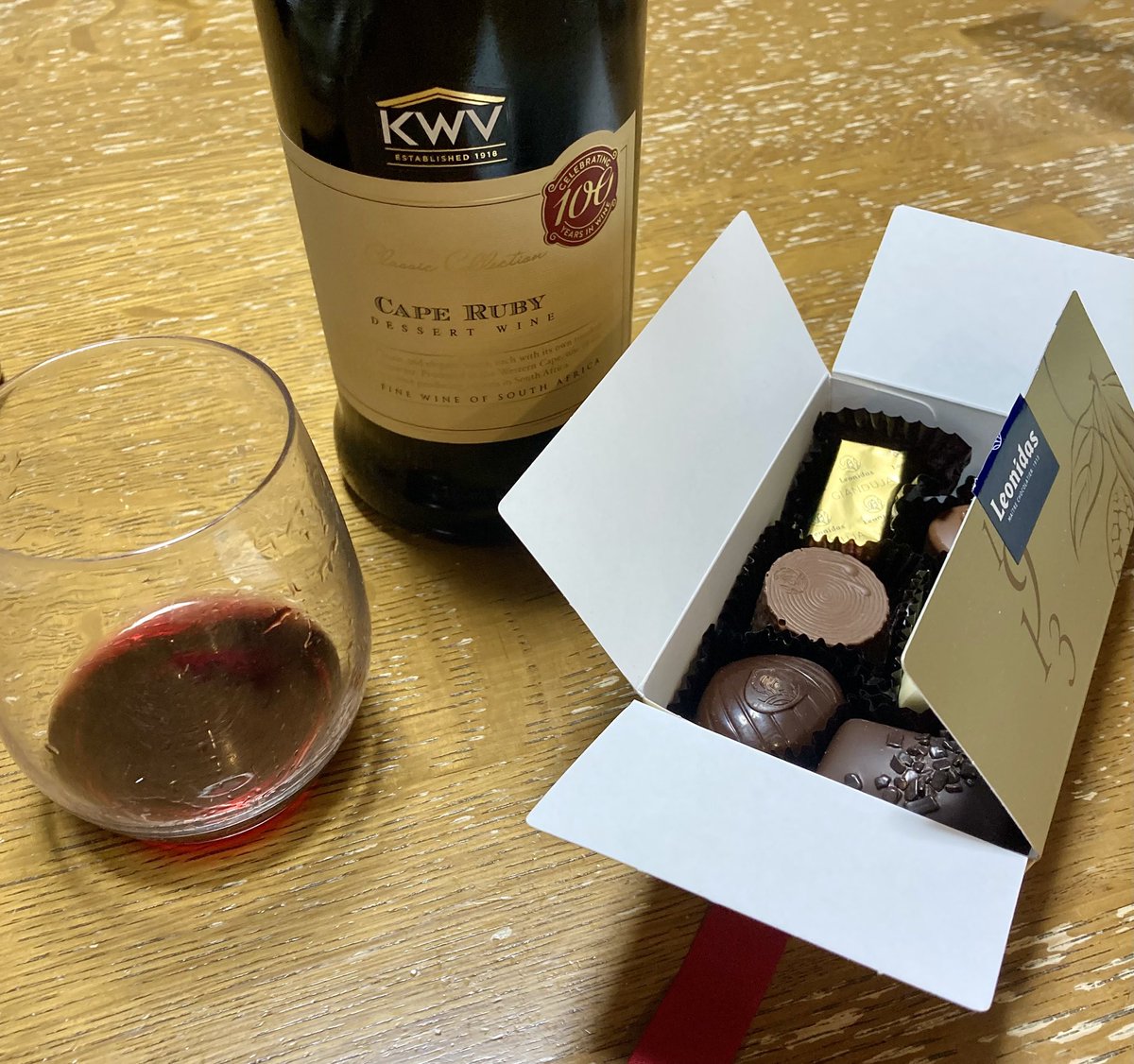 vinblanc3's tweet photo. ヤンさんの動画見てセラーから
Cape Ruby出しました。
一応、チョコ🍫食べる事が出来ました、たった一粒だけど(笑)

https://t.co/DZUbrRnYVI https://t.co/0gspu6B5aC