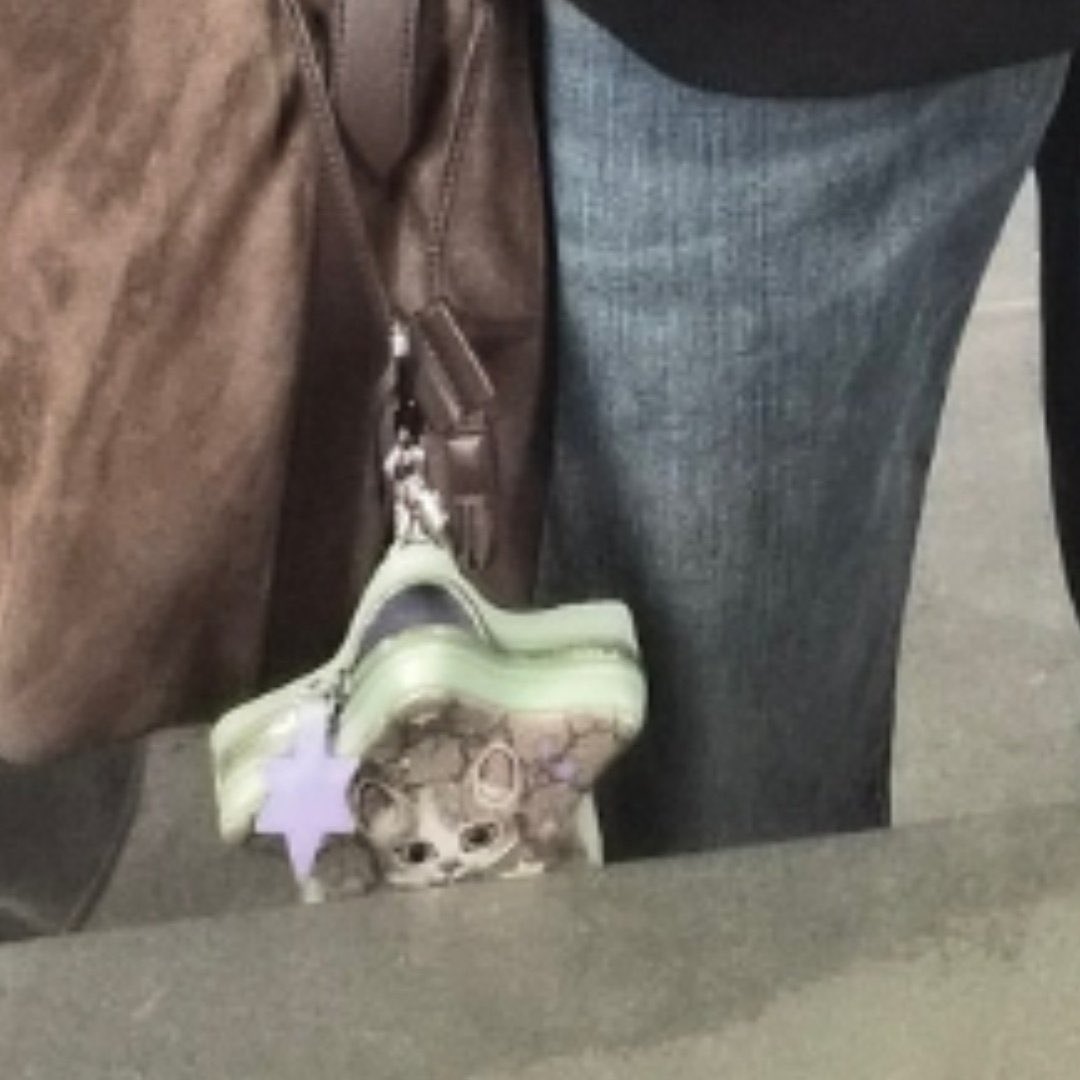 가방키링 문 닫아줘 석진앜ㅋㅋㅋㅋㅋㅋㅋㅋㅋ