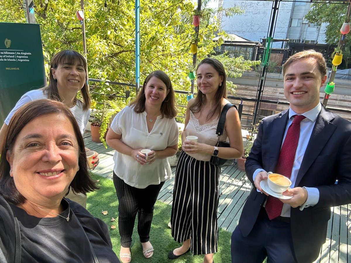 USALLenguas's tweet photo. 👉Celebración del Día de Santa Brígida 🇮🇪☘️
Desayuno de trabajo en #Casahumana, organizado por la Embajada de Irlanda, para celebrar la creatividad de las mujeres líderes en diversos ámbitos y embajadas.

#SantaBrígida #EstudiosIrlandesesUSAL #LenguasModernasUSAL #AEIS https://t.co/50g28F8IJI