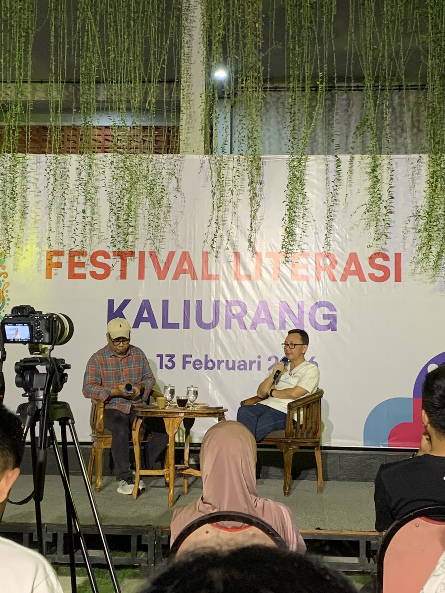 Taftazany5's tweet image. Untuk pertamakalinya bertemu the famous neurosurgeon ape, @ryuhasan. Retorikanya—as always—sangat provokatif, dingin, dan gateli 😆