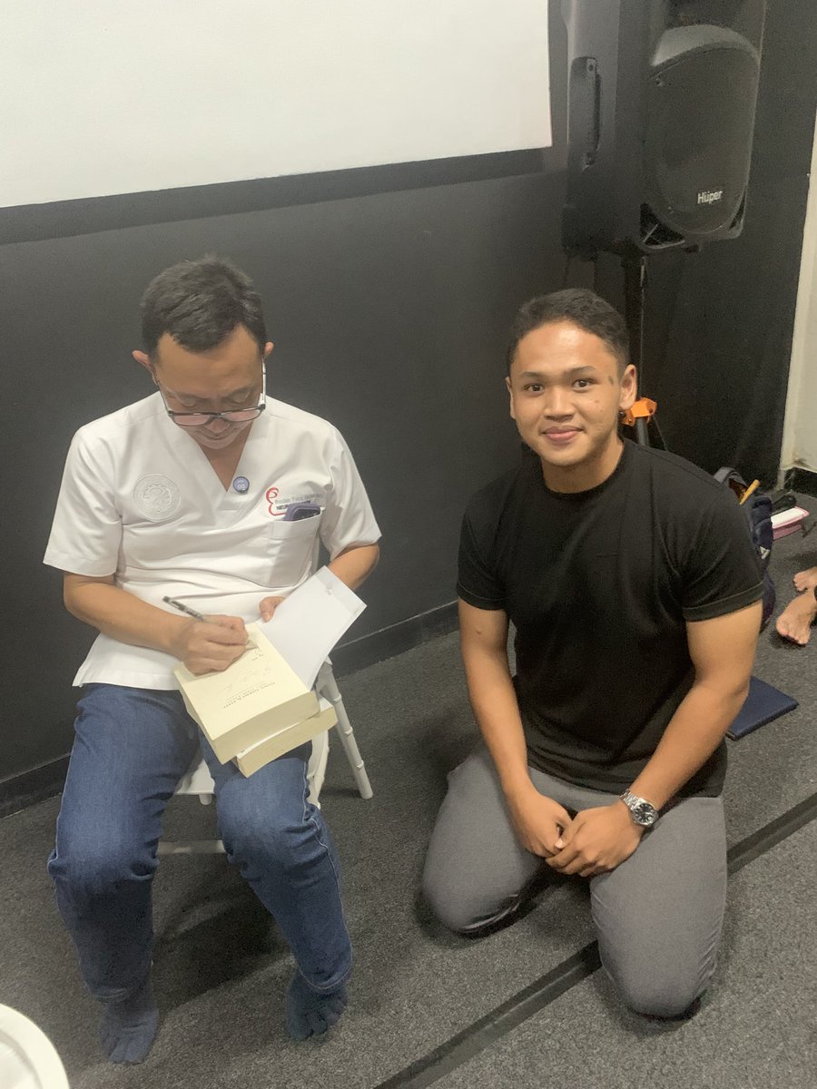 Taftazany5's tweet image. Untuk pertamakalinya bertemu the famous neurosurgeon ape, @ryuhasan. Retorikanya—as always—sangat provokatif, dingin, dan gateli 😆