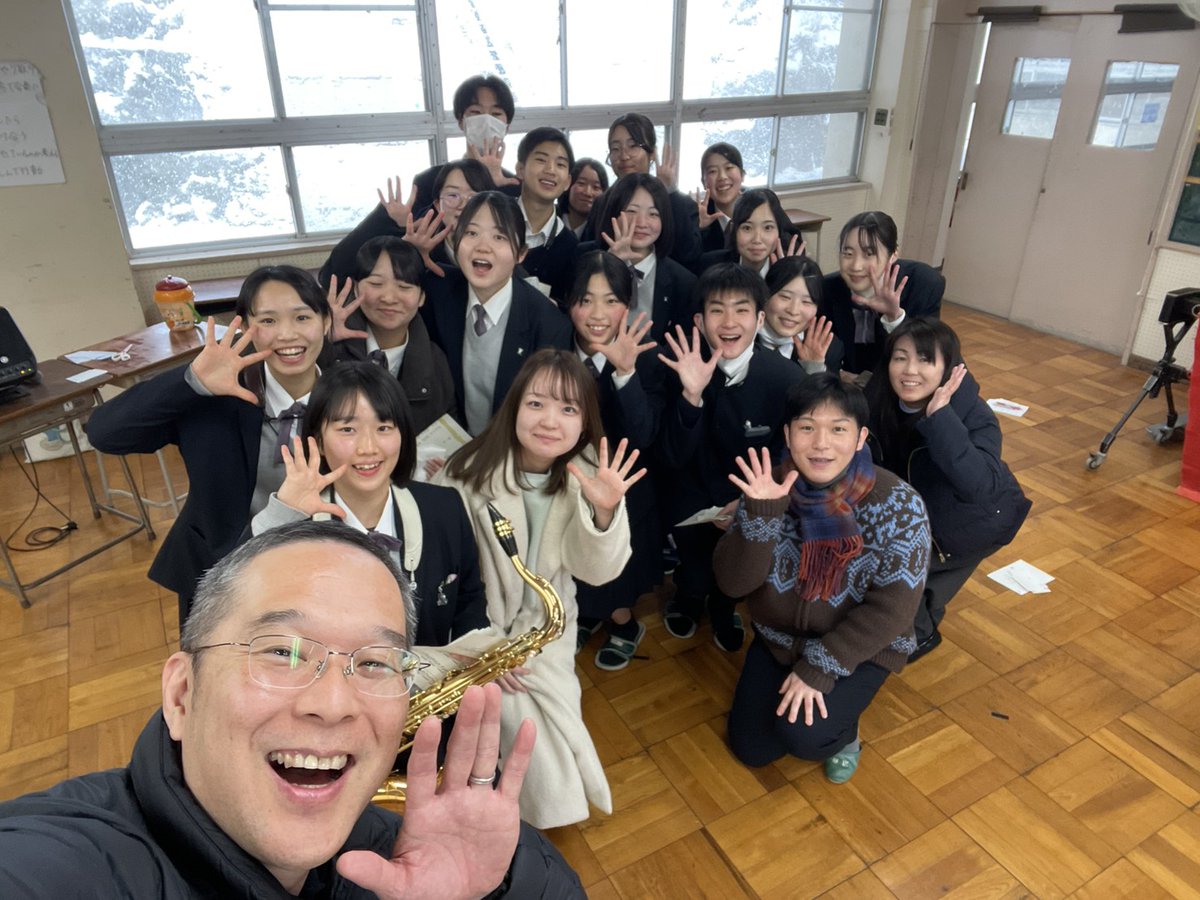 NCSwind's tweet photo. こんにちは！沼商吹奏楽部です♪
2月8日(日)、大寒波の影響で静岡県東部にも雪が降りました❄️ https://t.co/I691dCGcGh