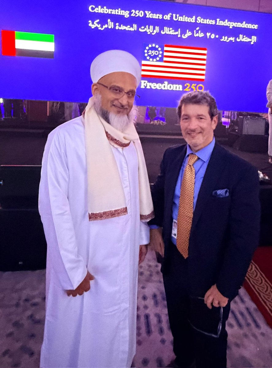 Bohras_MidEast's tweet photo. سرّ أفراد #البهرة_الداوودية في #الإمارات_العربية_المتحدة بمشاركة سعادة القنصل العام روبرت رينس والدبلوماسيين المتميزين في فندق إنتركونتيننتال #دبي فيستيفال سيتي، للاحتفال بالذكرى الـ 250 لاستقلال الولايات المتحدة. 🇺🇸🤝🇦🇪
كانت الأمسية عرضًا لقيمهم المشتركة والتزامهم بالتبادل الثقافي.
#USA250 
@Bohras_USA @USAinUAE