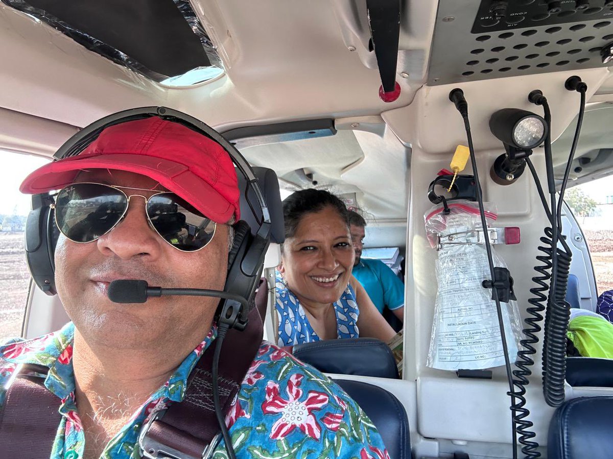 nitinwelde's tweet image. #ValentinesDay2026 
- “On this special day , take me for a special drive” said @welde_snehal 
- Mera bhi apna swag kaam nahi hain na.Poora #pune ka ride ho gaya. 

#pilotlife #gratitude