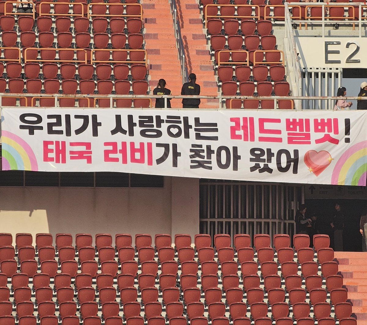 日本でもこういう垂れ幕作ってsmtown応援したいね🥹