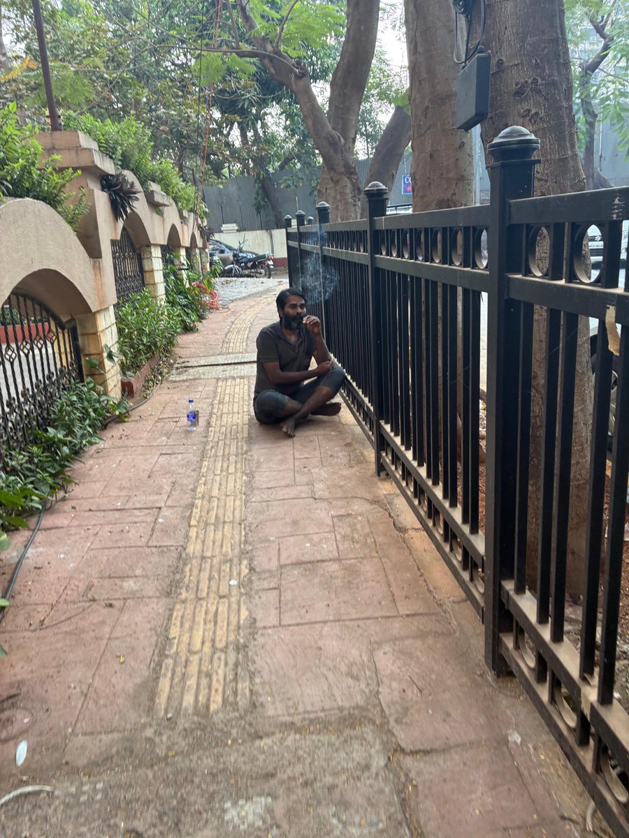 Location is same and the person also seems to be the same as in my post on 1.07.24 Location - footpath Daffodils building, Lokhandwala Township, Kandivali East.
Pic is of today morning around 9.30 <a href="/SamtaNagarPS/">समतानगर पोलीस ठाणे -SamtaNagar PS Mumbai</a> @ Neelam Gurav ma’am kindly check. 
Regards