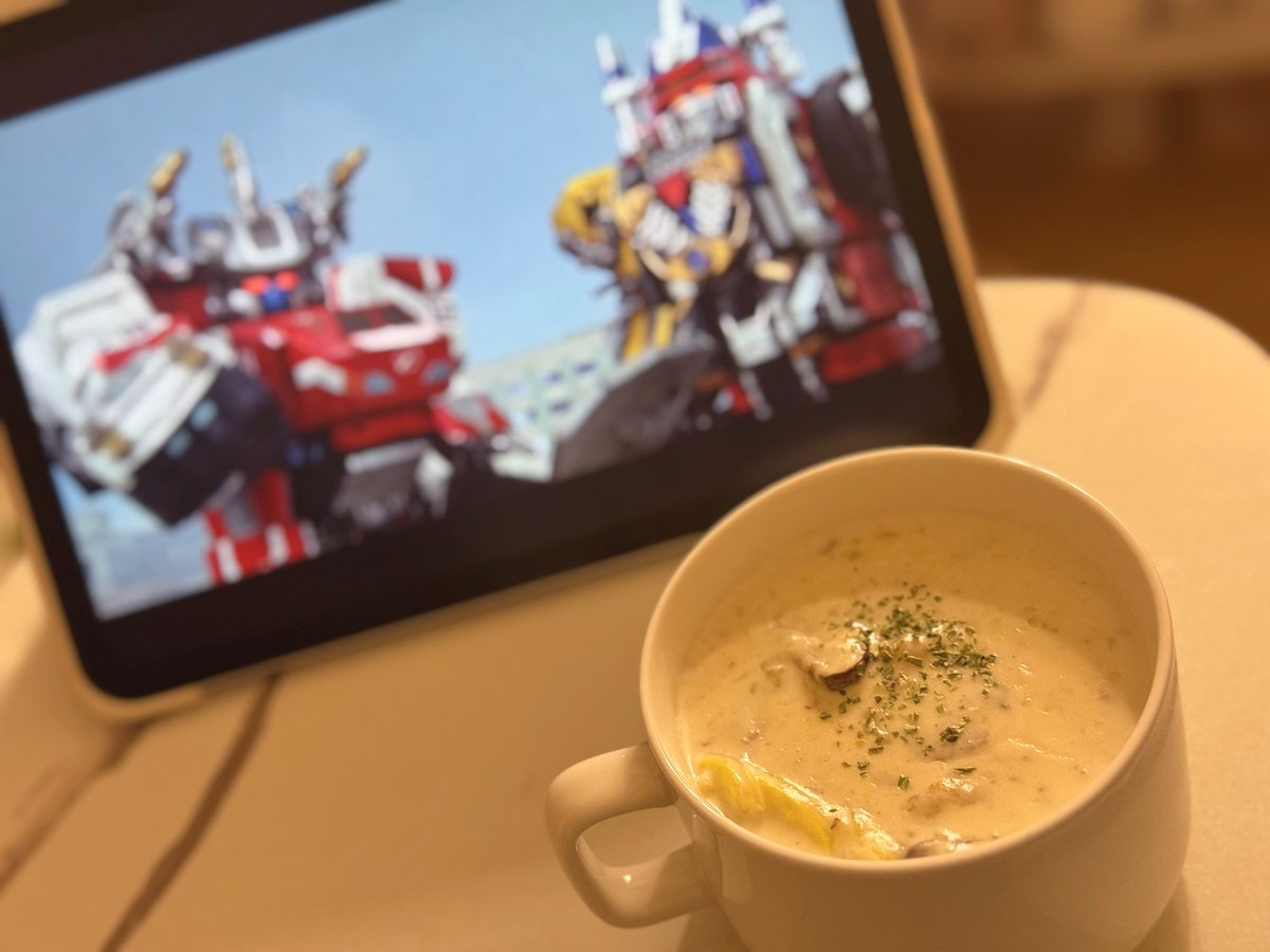 寒いから…と思って作ったキノコと根菜のクリームスープが美味しすぎておかわりしてる☺️