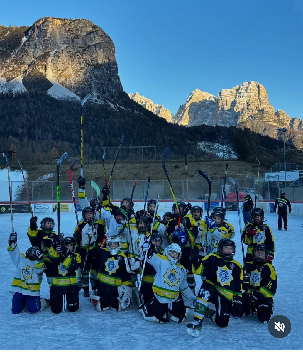 Avranno pure perso ma le Americane si sono prese tante di quelle legnate, e avendo tre nipoti che giocano #zoldoghiaccio , non posso che dire BRAVE!
#hokeywomen
#italia 
#MilanoCortinaOlympics2026 #Olimpiadilnvernali2026