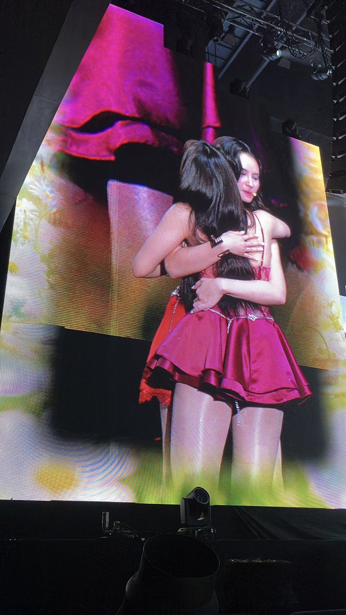 กอดของเธอ อุ่นหัวใจ

GINJAY HEART TO ALKEY
#GinnyJaynaFirstFanconTH